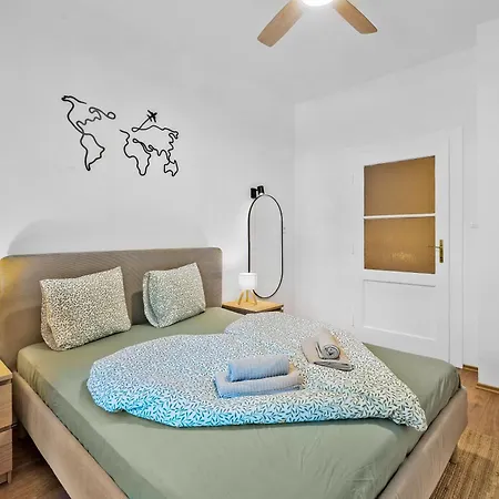 Elegant Old Town 2br With Parking Διαμέρισμα *