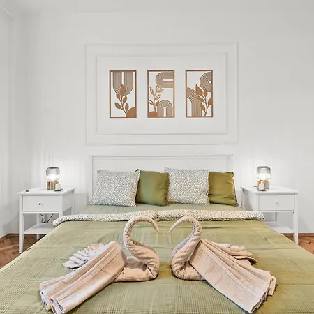 Elegant Old Town 2br With Parking *