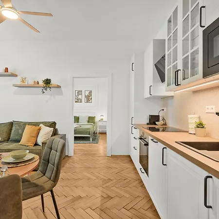 Διαμέρισμα Elegant Old Town 2br With Parking