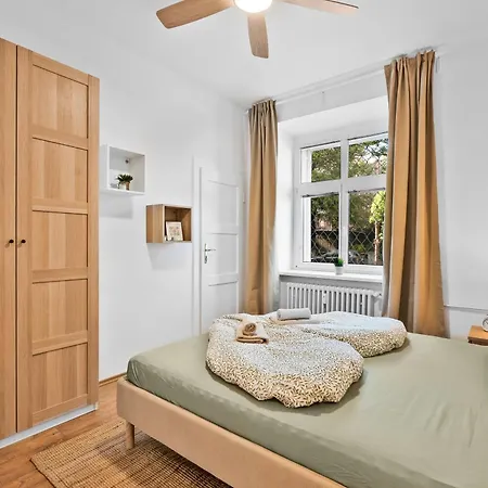 Elegant Old Town 2br With Parking
