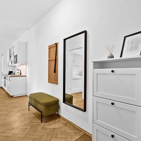 Elegant Old Town 2br With Parking ブラチスラヴァ